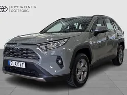 Grön Ny 2025 Toyota RAV4 Hybrid Active SUV | 409 900 kr (Bra pris)