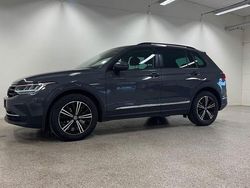 Grå Begagnad 2022 VW Tiguan SUV | 259 900 kr (Marknadspris)