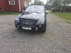 Blå Begagnad 2007 Mercedes ML63 AMG AMG SUV | 200 000 kr