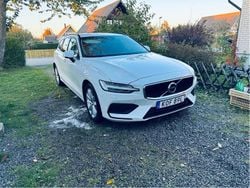 Vit Begagnad 2020 Volvo V60 Momentum Kombi | 190 000 kr (Marknadspris)