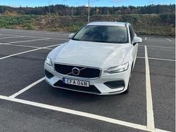 Vit Begagnad 2022 Volvo V60 Momentum Kombi | 149 900 kr