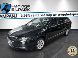 Svart Begagnad 2014 Skoda Superb Kombi | 119 900 kr (Marknadspris)