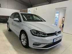 Vit Begagnad 2017 VW Golf VII Halvkombi | 159 900 kr (Marknadspris)