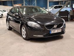 Svart Begagnad 2013 Volvo V40 Kinetic Kombi | 59 900 kr (Marknadspris)