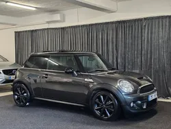 Grå Begagnad 2013 Mini Cooper S Halvkombi | 122 900 kr (Marknadspris)
