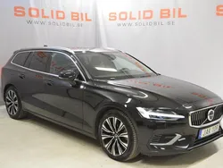 Svart (onyx black) Begagnad 2023 Volvo V60 Core Kombi | 369 900 kr (Bra pris)
