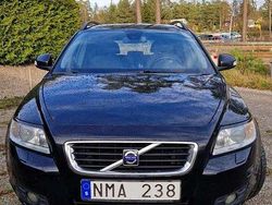 Svart Begagnad 2010 Volvo V50 Momentum Kombi | 35 000 kr (Marknadspris)