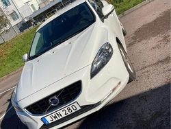 Vit Begagnad 2016 Volvo V40 Kinetic Kombi | 170 000 kr (Dyr)