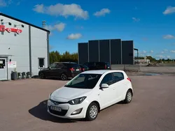 Vit Begagnad 2014 Hyundai i20 Select Halvkombi | 59 000 kr (Marknadspris)