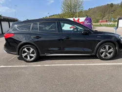 Svart Begagnad 2022 Ford Focus Active Kombi | 198 500 kr (Marknadspris)