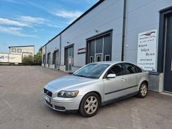 Ljusgrå Begagnad 2004 Volvo S40 Sedan | 36 900 kr (Marknadspris)