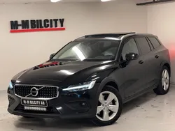 Svart Begagnad 2019 Volvo V60 CC Momentum Kombi | 289 900 kr