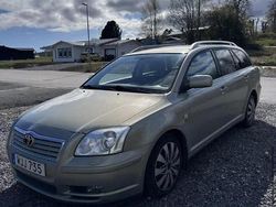 Grön Begagnad 2004 Toyota Avensis Kombi | 15 000 kr (Bra pris)
