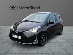 Svart Begagnad 2017 Toyota Yaris Hybrid Halvkombi | 145 000 kr (Marknadspris)