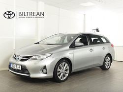 Ljusgrå Begagnad 2014 Toyota Auris Hybrid Executive Kombi | 104 900 kr (Marknadspris)