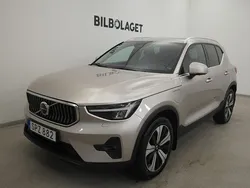 Ljusgrå Begagnad 2023 Volvo XC40 Ultimate SUV | 418 500 kr (Marknadspris)