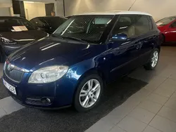 Mörkblå Begagnad 2008 Skoda Fabia Halvkombi | 37 800 kr (Marknadspris)