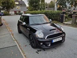 Svart Begagnad 2011 Mini Cooper S Halvkombi | 78 000 kr (Marknadspris)