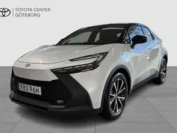 Vit Ny 2024 Toyota C-HR Style SUV | 379 900 kr (Marknadspris)