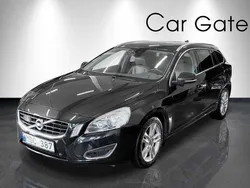 Svart Begagnad 2012 Volvo V60 Summum Kombi | 99 900 kr (Dyr)