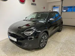 Svart Begagnad 2023 Fiat 600 Pop SUV | 325 800 kr (Marknadspris)