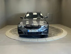 Grå Begagnad 2022 BMW 330e Shadowline Kombi | 369 000 kr (Marknadspris)