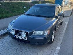 Grå Begagnad 2005 Volvo S60 Momentum Sedan | 30 000 kr (Bra pris)