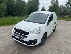 Vit Begagnad 2015 Peugeot Partner Minibuss | 36 900 kr (Bra pris)
