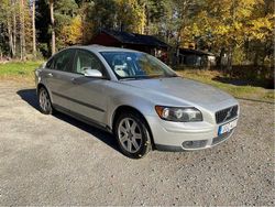 Grå Begagnad 2004 Volvo S40 Sedan | 45 000 kr (Marknadspris)