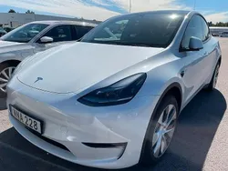 Vit (vit metallic) Begagnad 2024 Tesla Model Y Long Range AWD SUV | 475 000 kr