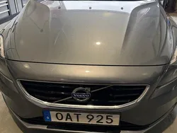 Grå Begagnad 2014 Volvo V40 Momentum Kombi | 109 000 kr (Marknadspris)