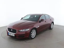 Röd Begagnad 2016 Jaguar XE Sedan | 178 000 kr (Marknadspris)