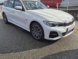 Vit Begagnad 2022 BMW 330e M Sport Kombi | 350 000 kr (Superpris)