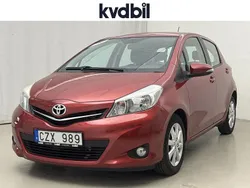 Röd (röd metallic) Begagnad 2014 Toyota Yaris Active Halvkombi | 68 800 kr (Superpris)