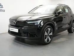 Svart Begagnad 2022 Volvo XC40 Core SUV | 339 900 kr