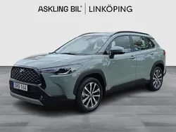 Grön Begagnad 2024 Toyota Corolla Cross Active SUV | 389 000 kr (Marknadspris)