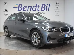 Grå Begagnad 2022 BMW 330e Sport Line Kombi | 324 500 kr (Superpris)