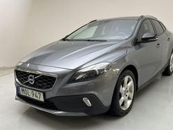Grå Begagnad 2015 Volvo V40 CC Momentum Kombi | 143 500 kr (Marknadspris)