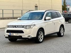 Vit Begagnad 2014 Mitsubishi Outlander SUV | 99 800 kr (Marknadspris)