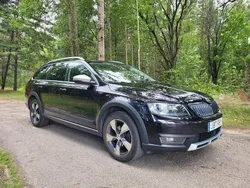 Svart Begagnad 2016 Skoda Octavia Scout Kombi | 119 000 kr (Marknadspris)