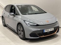 Ljusgrå (vapor grey) Begagnad 2022 Cupra Born Halvkombi | 239 900 kr (Marknadspris)