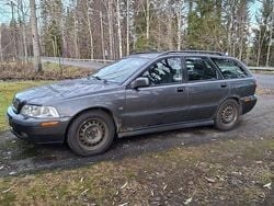 Grå Begagnad 2002 Volvo V40 Kombi | 16 000 kr (Marknadspris)