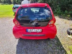 Röd Begagnad 2008 Toyota Aygo Halvkombi | 30 000 kr (Marknadspris)