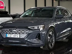 Grå Begagnad 2023 Audi Q8 e-tron Proline SUV | 599 000 kr (Dyr)