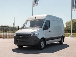 Silver Ny 2025 Mercedes E-Sprinter Van | 906 250 kr (Lite dyr)