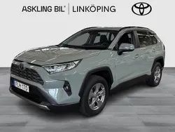 Grön Begagnad 2022 Toyota RAV4 Hybrid Active SUV | 339 000 kr (Marknadspris)