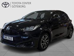 Svart Begagnad 2022 Toyota Yaris Hybrid Active Halvkombi | 214 900 kr (Marknadspris)