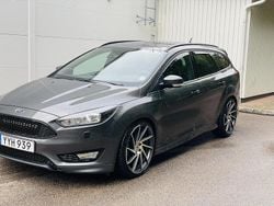 Grå Begagnad 2018 Ford Focus ST-Line Kombi | 135 900 kr (Bra pris)