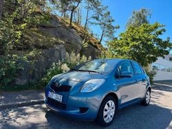 Grå Begagnad 2006 Toyota Yaris Halvkombi | 34 500 kr (Marknadspris)