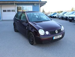 Mörkröd Begagnad 2003 VW Polo Halvkombi | 25 000 kr (Marknadspris)
